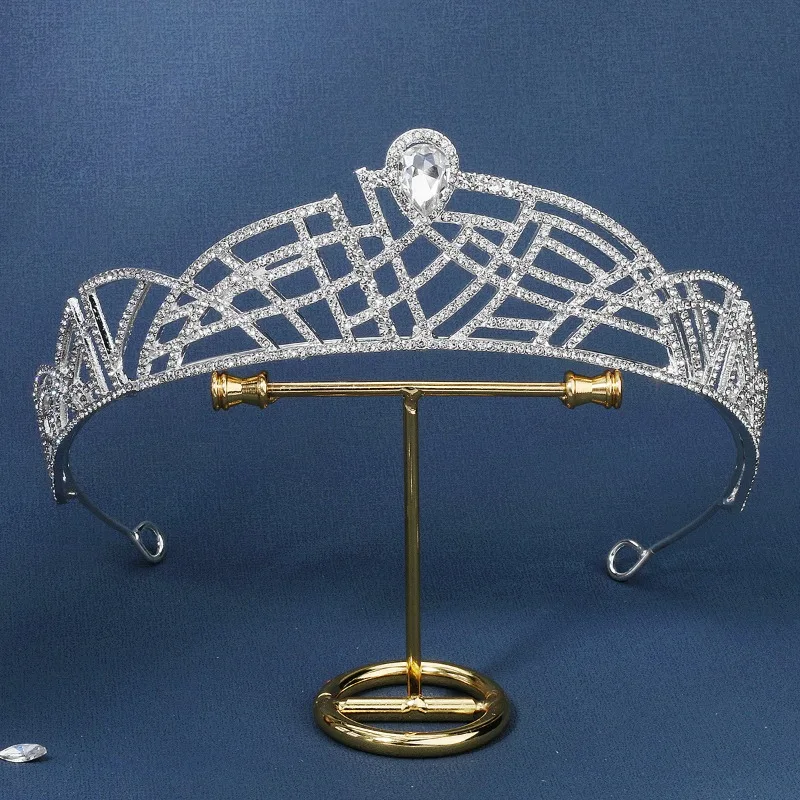 Bride Wedding Studio Photography with Makeup Headdress Design Alloy Rhinestone Crown