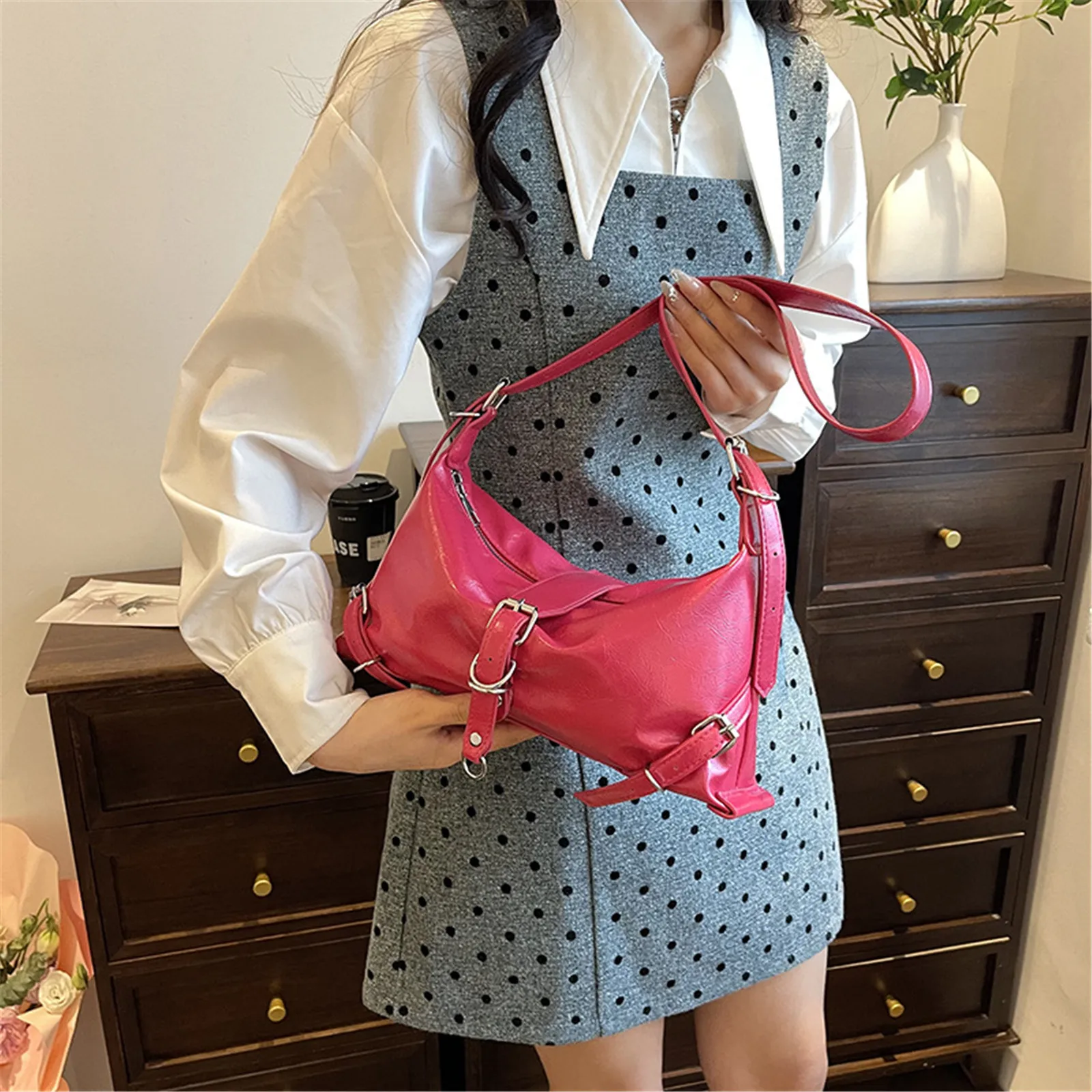 Women Y2K Fashion Shoulder Bags Silver PU Leather Underarm Bags High Quality Ladies Handbags Versatile Armpit Bags Shoulder Bags