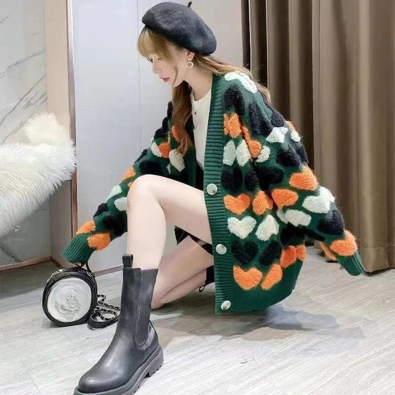 Korean Version of Loose Fashion Heart Pattern Decorated Knitted Cardigan, Women's Autumn and Winter V-neck Loose Sweater Coat