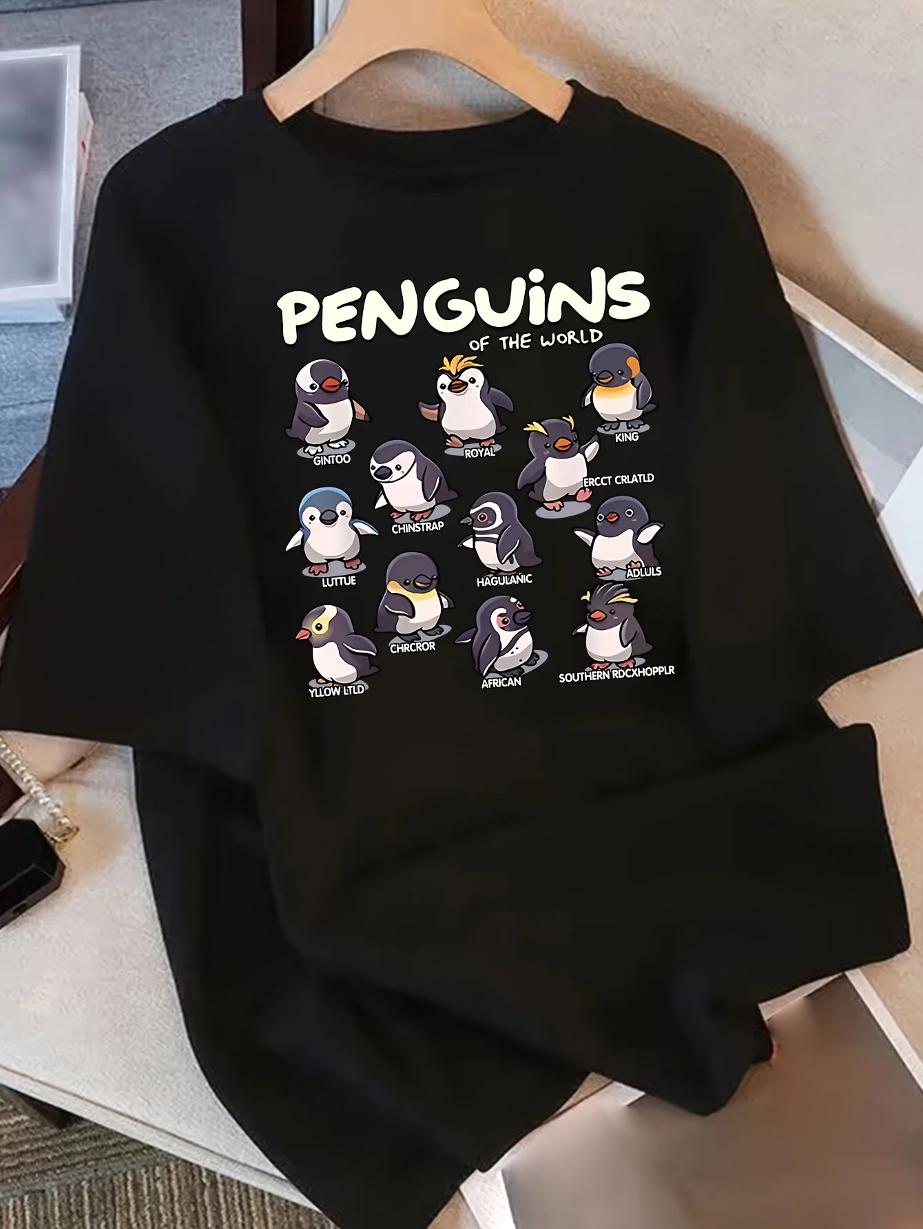A Group of Penguin Print Comfortable Casual Women's T-shirts Energetic Daily Short Sleeved Round Neck Versatile Women's Clothing