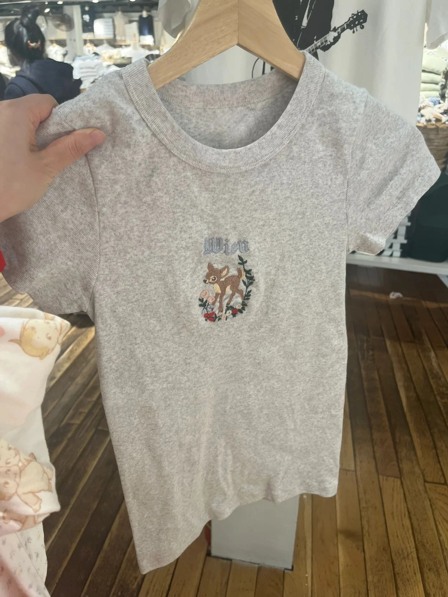 Little Deer Flowers Embroidery T-shirt Woman O-Neck Short Sleeve Cotton Tees Top Spring Casual Sweet Cute New Slim Tshirt Y2k
