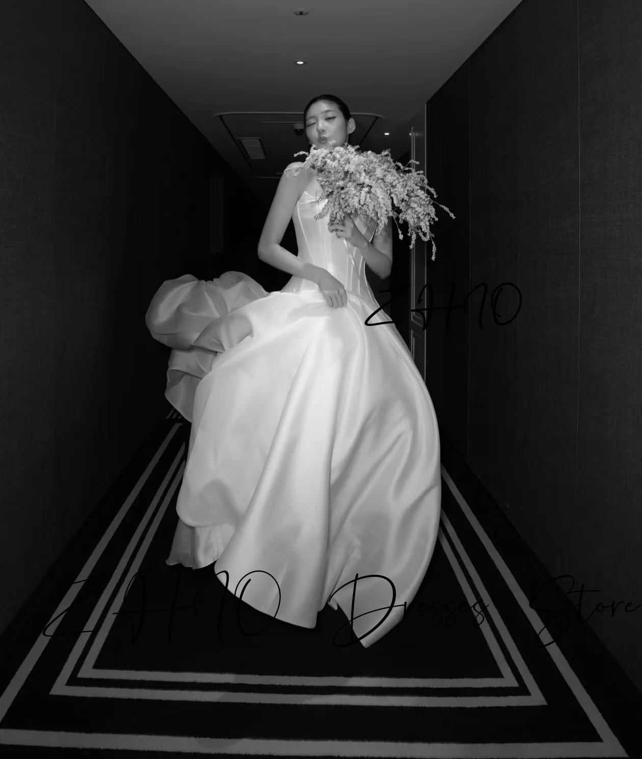 ZHIO فستان حفلات الزفاف الأبيض الأنيق بدون حمالات مشد على شكل حرف a طول الأرض من التفتا كوريا لالتقاط الصور فستان زفاف مخصص