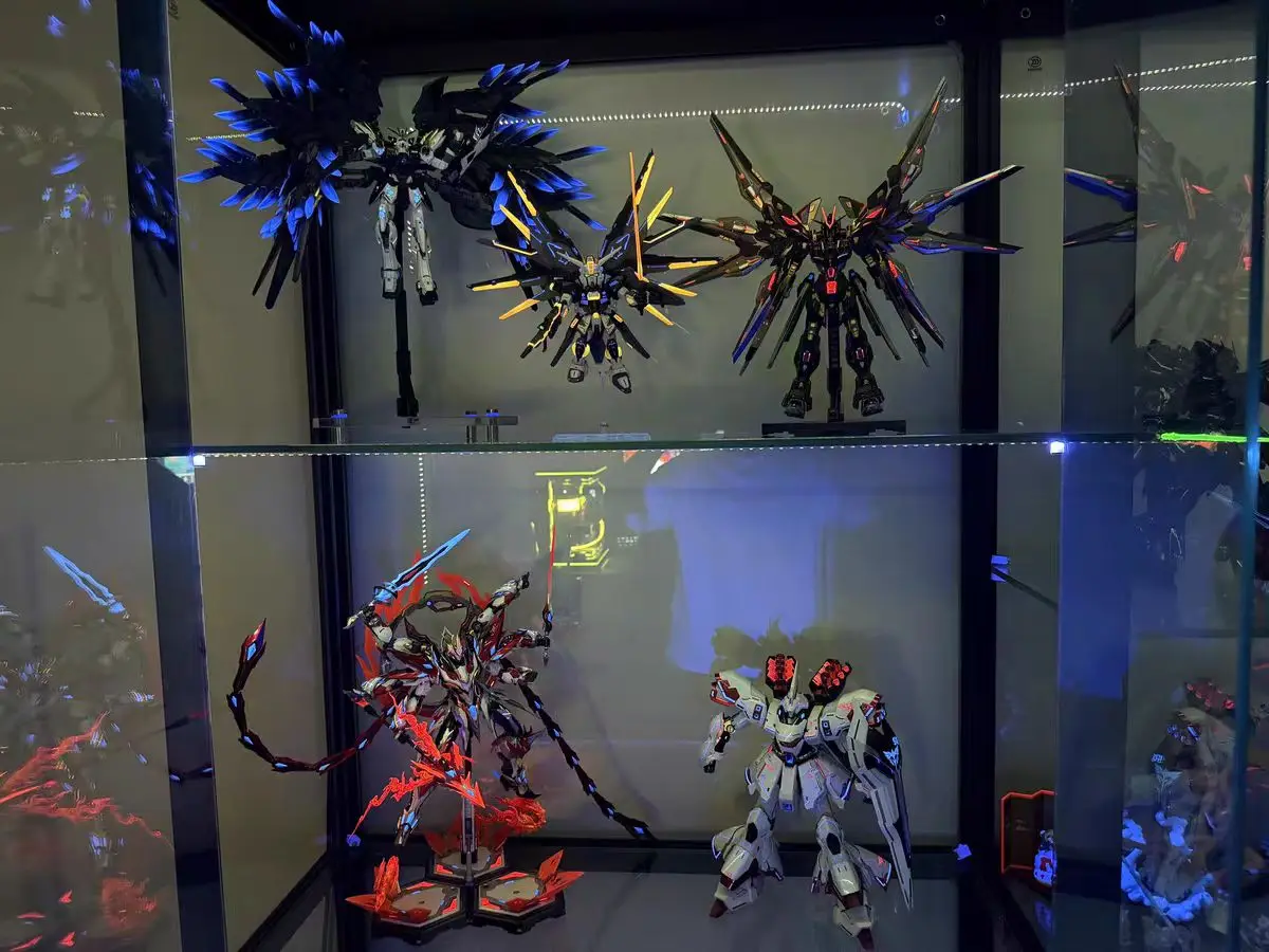 

Готовая модель Bandai MGSD Free Gundam, меняющая цвет, Бог Солнца, OEM, индивидуальная сборка, завершено