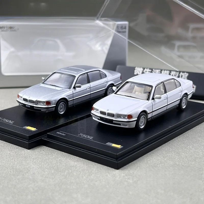 

AR AlmostReal 1:64 7 Series 750LI E38 alloy car model