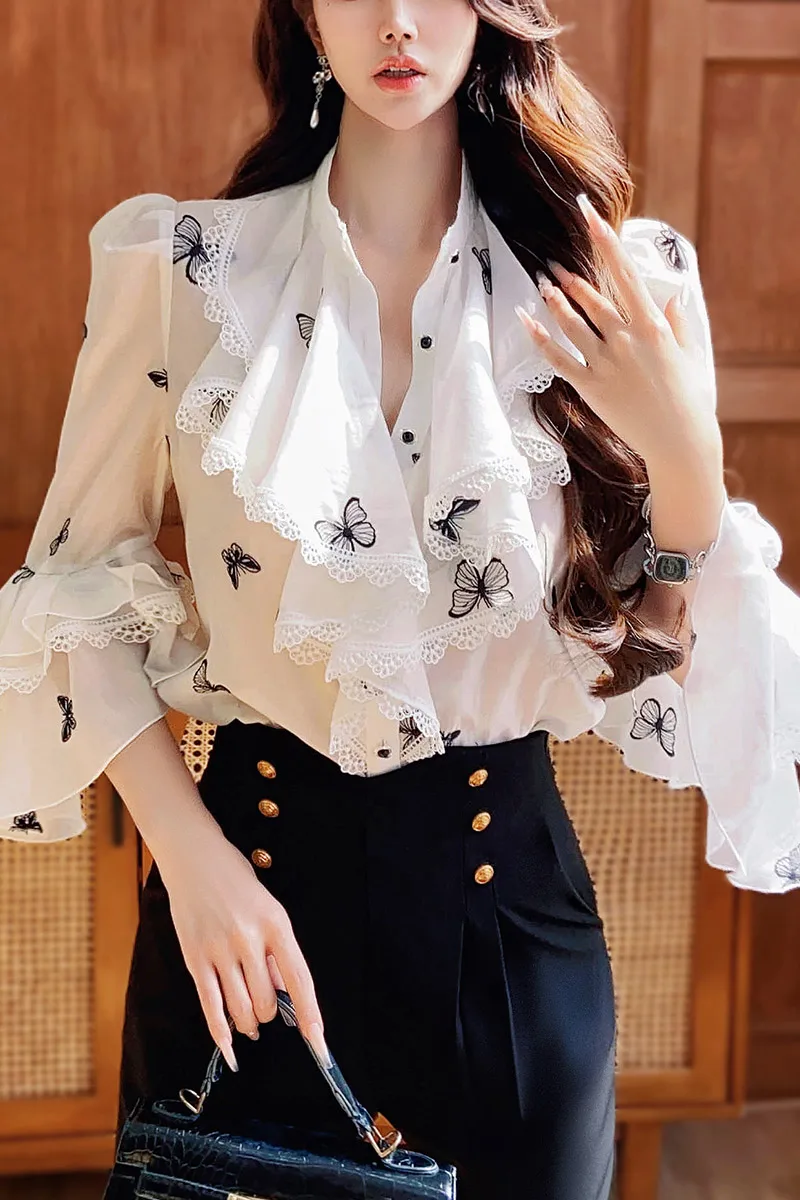 DABUWAWA  Embroidery Shirts & Blouses Flocking Butterfly Tierred Lace Ruffled Tops Woman 2024 Flare Sleeve Y2k Clothes DA1CST009