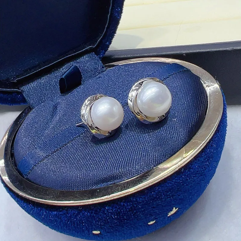 

Freshwater pearl stud earrings, simple elegant design style, fashionable and beautiful to wear