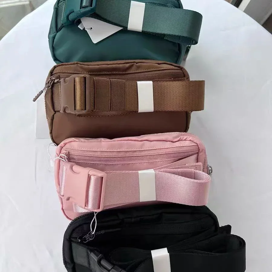 Unisex Heuptaille Heuptasje Borst Schouderriem Tas Fashion Packs Party Crossbody Reizen Telefoonzakje Bum Metalen Woorden