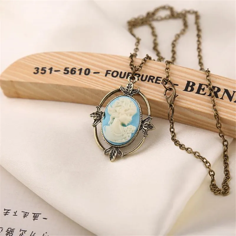 The Vampire Diaries Necklace Elena Gilbert Necklaces for Women Movie Jewelry Charm Katherine Klaus Forbes Blue Stone Choker