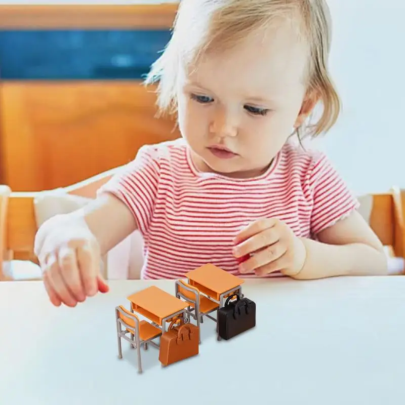 Puppenhaus Miniaturen Artikel Puppenhaus Stuhl Klassenzimmer Schultaschen Modelle Studie Tisch Ornament für Kinder Spielzimmer Setup