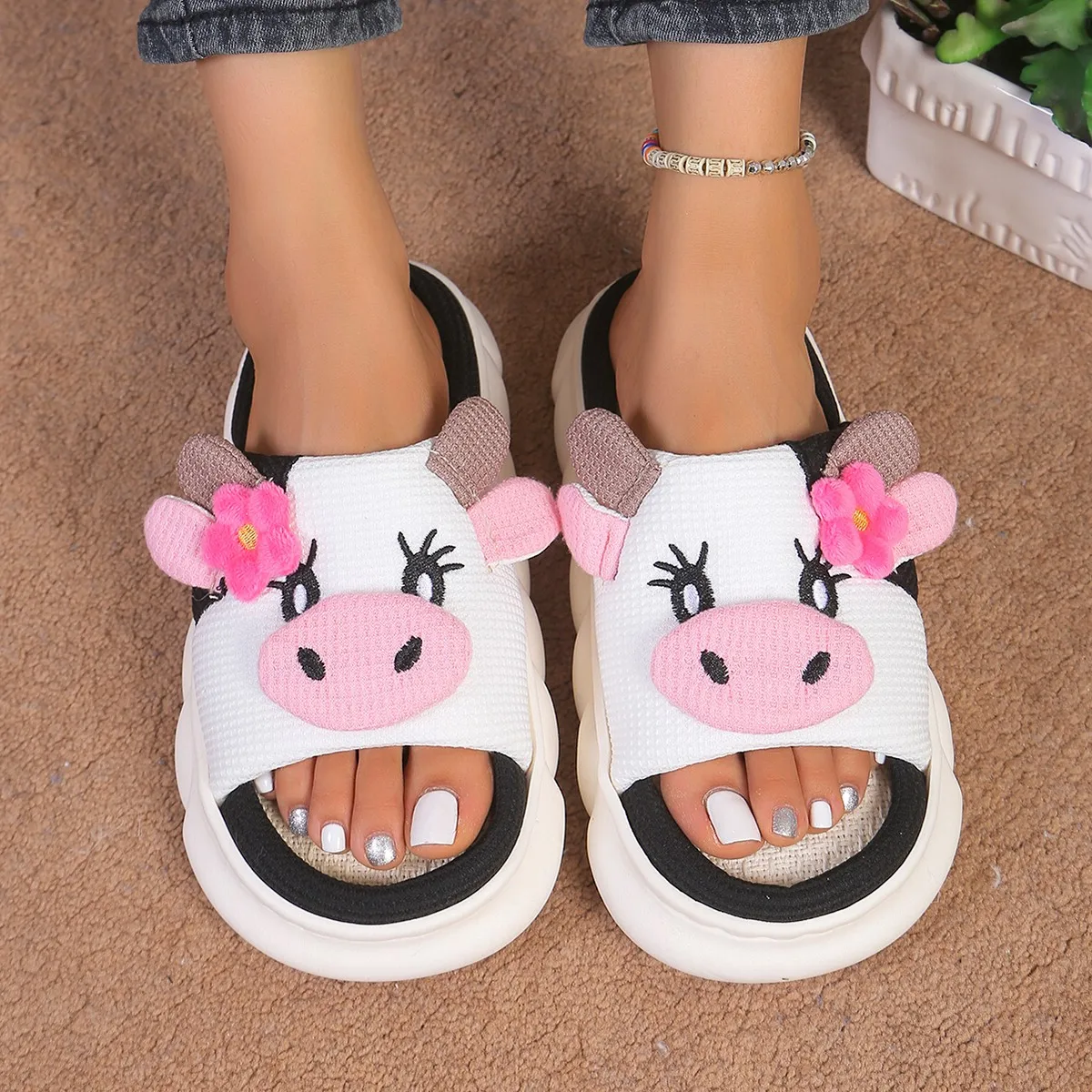 Casual Platform Slippers Women Home Cute Cartoon Cow Designer Shoes Girls Fashion Popular Elegant Indoor Slipper Flats Open Toe