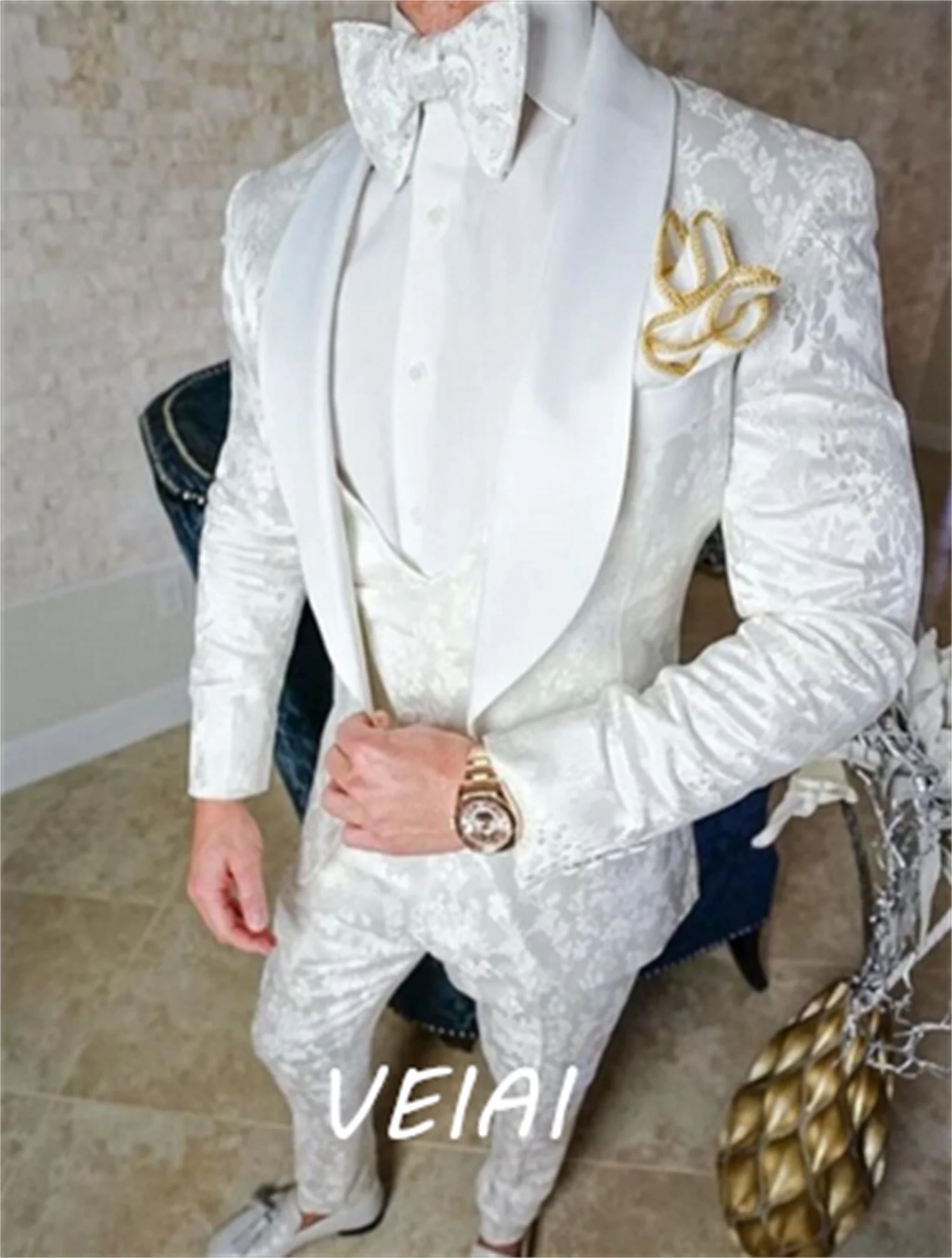 

Мужские костюмы на заказ с белым узором, смокинги для жениха, шаль с лацканами, свадебные костюмы из трех предметов (куртка + брюки + жилет + галстук)