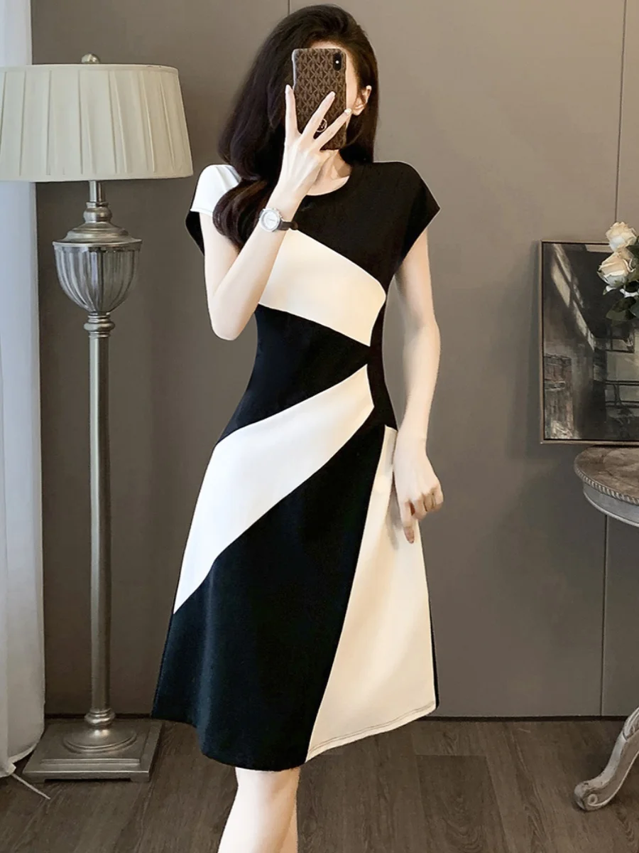 

Elegant Slimming Mid-Length Dress for Women Summer Belted Black White Color Block Commute Style round Neck Short Sleeve Dress