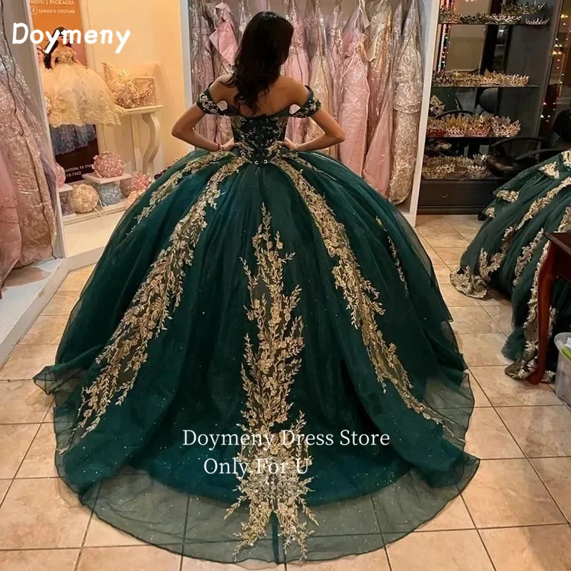 Doymeny Vestido de quinceañera con perlas, apliques sin hombros, tren de barrido brillante, sin mangas, dulce 16, 15 años