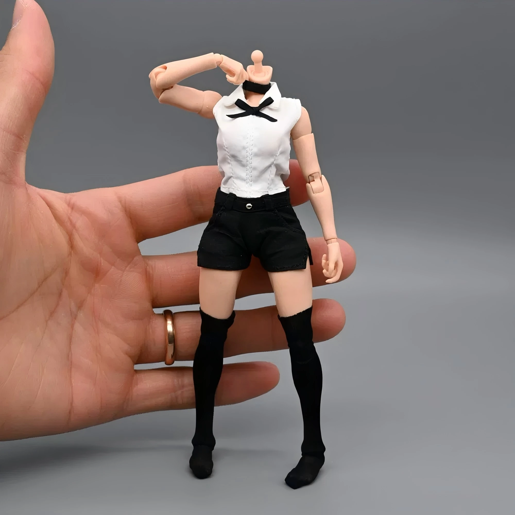 Weibliches Hemd, Shorts, Socken, Halsband, Kleidung im Maßstab 1:12, passend für den Körper einer 6-Zoll-Soldaten-Actionfigur