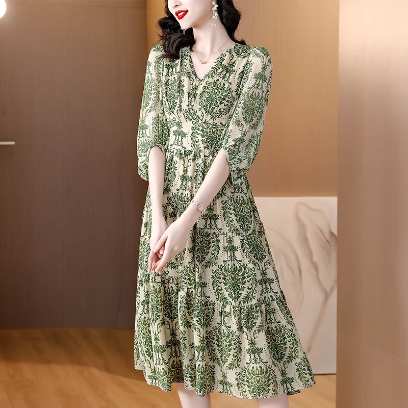 ZUO MAN RU Summer New Green Silk Print V-Neck Dress Loose Size Short Sleeve Waist Waist Slim Knee Long Dress Women's Robe