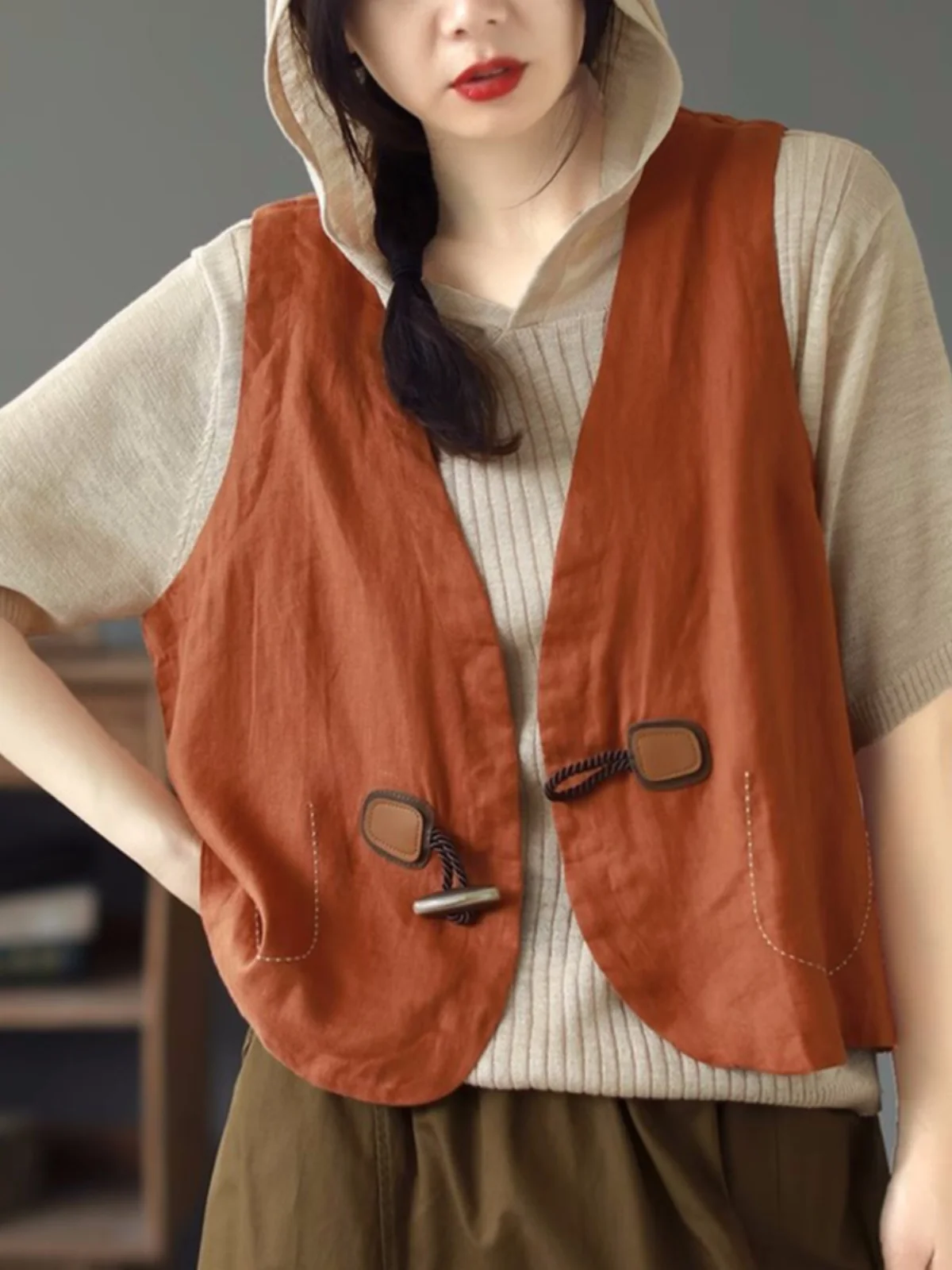 

Ретро японский бренд, льняной хлопковый жилет с v-образным вырезом, свободный женский летний топ, однотонный, для поездок на работу, с пуговицами