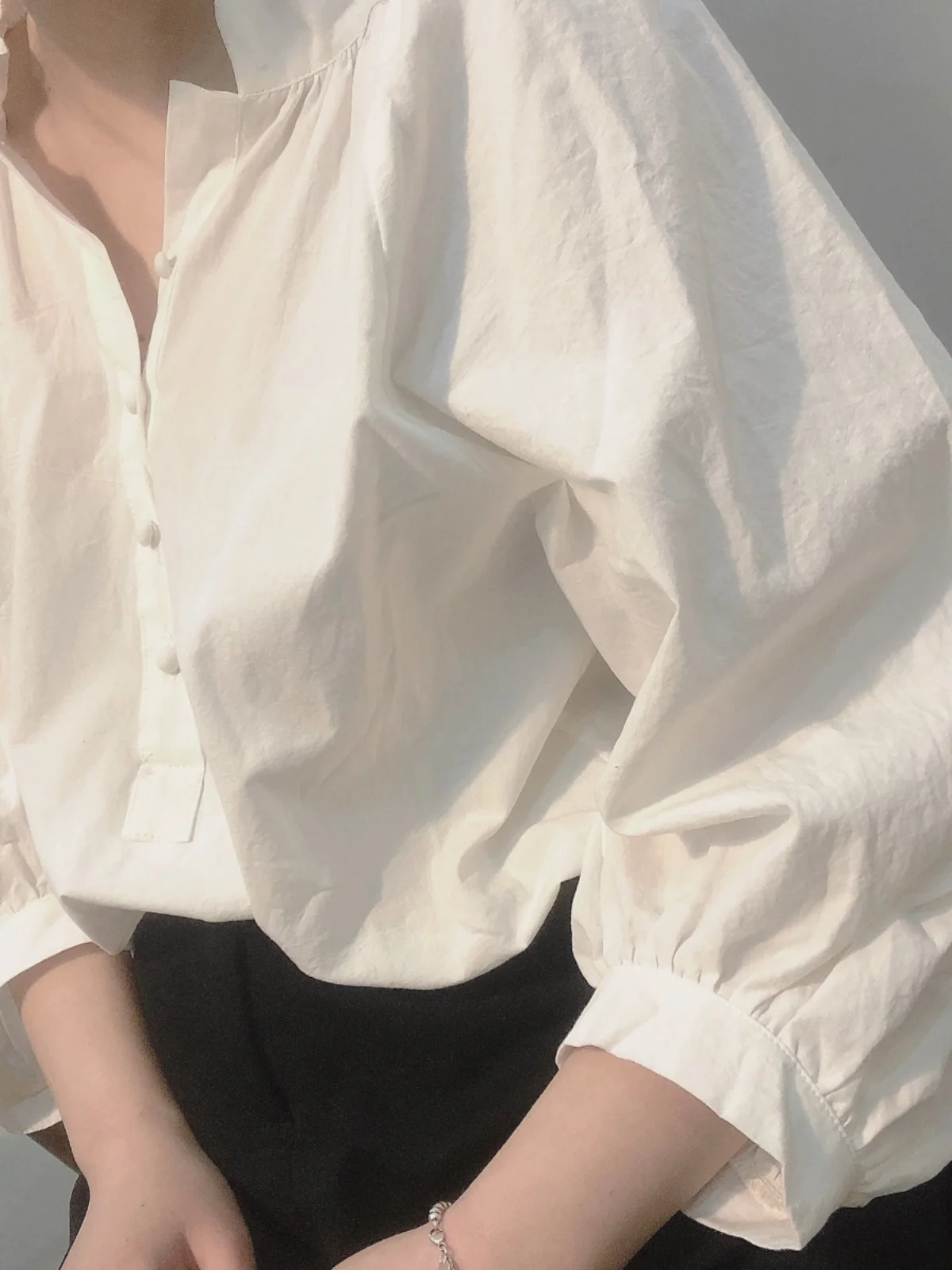 

Белая хлопковая рубашка для похудения с множеством пуговиц, корейский стиль, V-образный вырез, свободный крой, дышащая, удобная женская рубашка