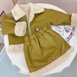 Abbigliamento per bambini 2023 autunno inverno bambino nuove ragazze alla moda con gonna in pelle calda in pile addensato Set di due pezzi