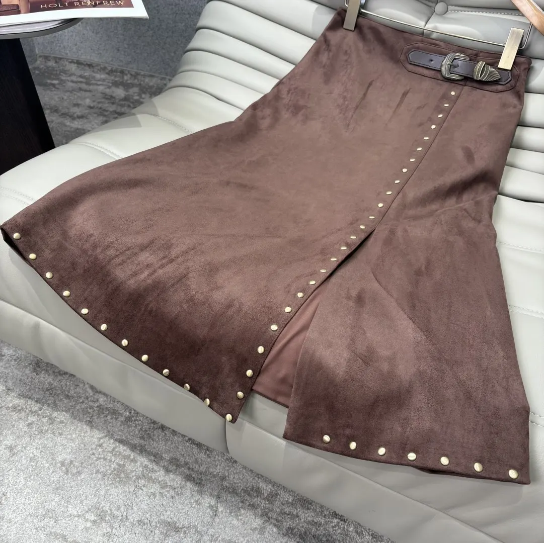 26 Autumn New Retro Deerhide Rivet Half-Dress, with belt buckle waist design and irregular slit A-line mid-length skirt