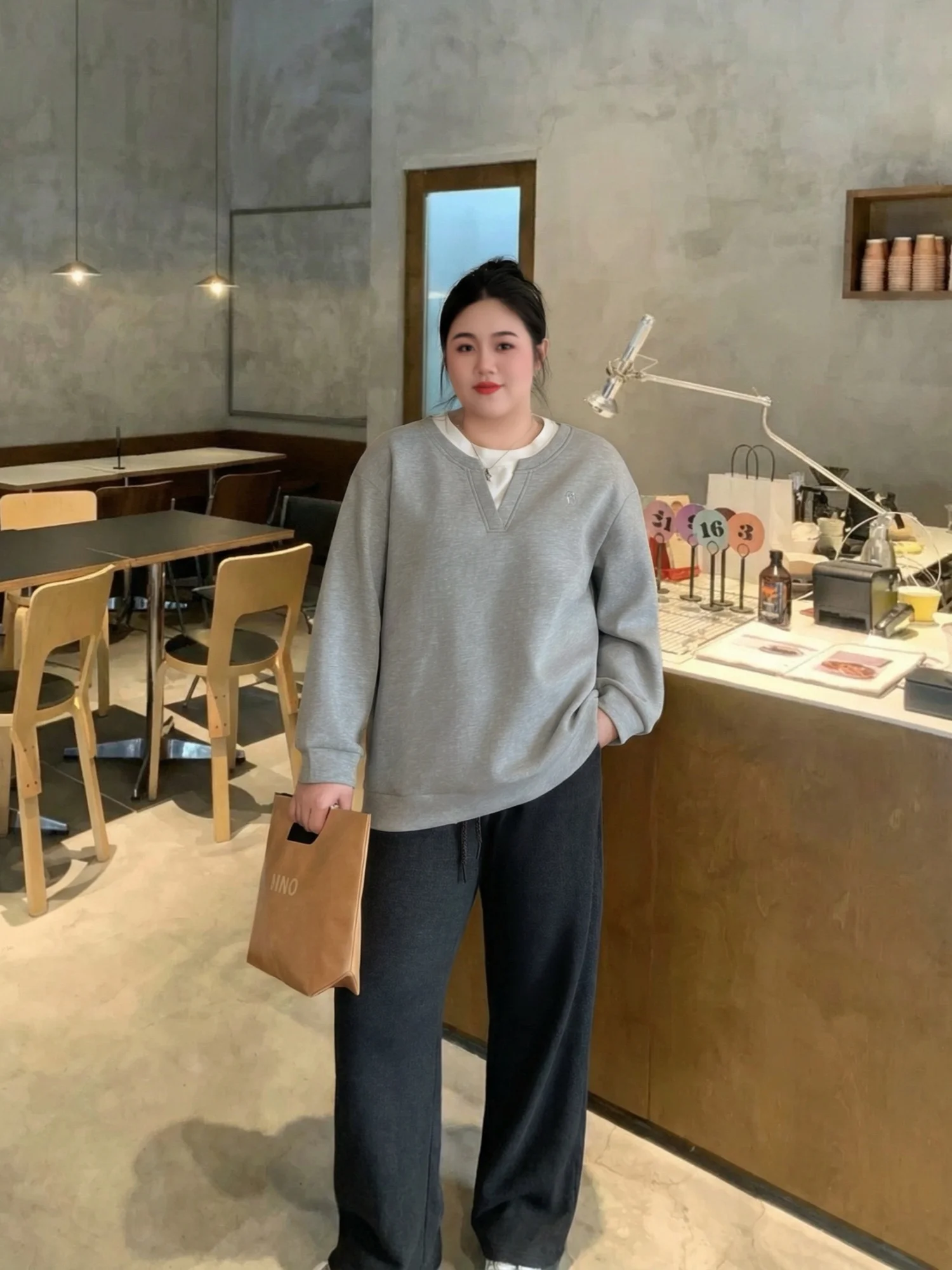 

Свободный повседневный топ для города, женская толстовка больших размеров, имитация двухслойного стиля, скрывающая живот, осенне-зимняя мода 4387F