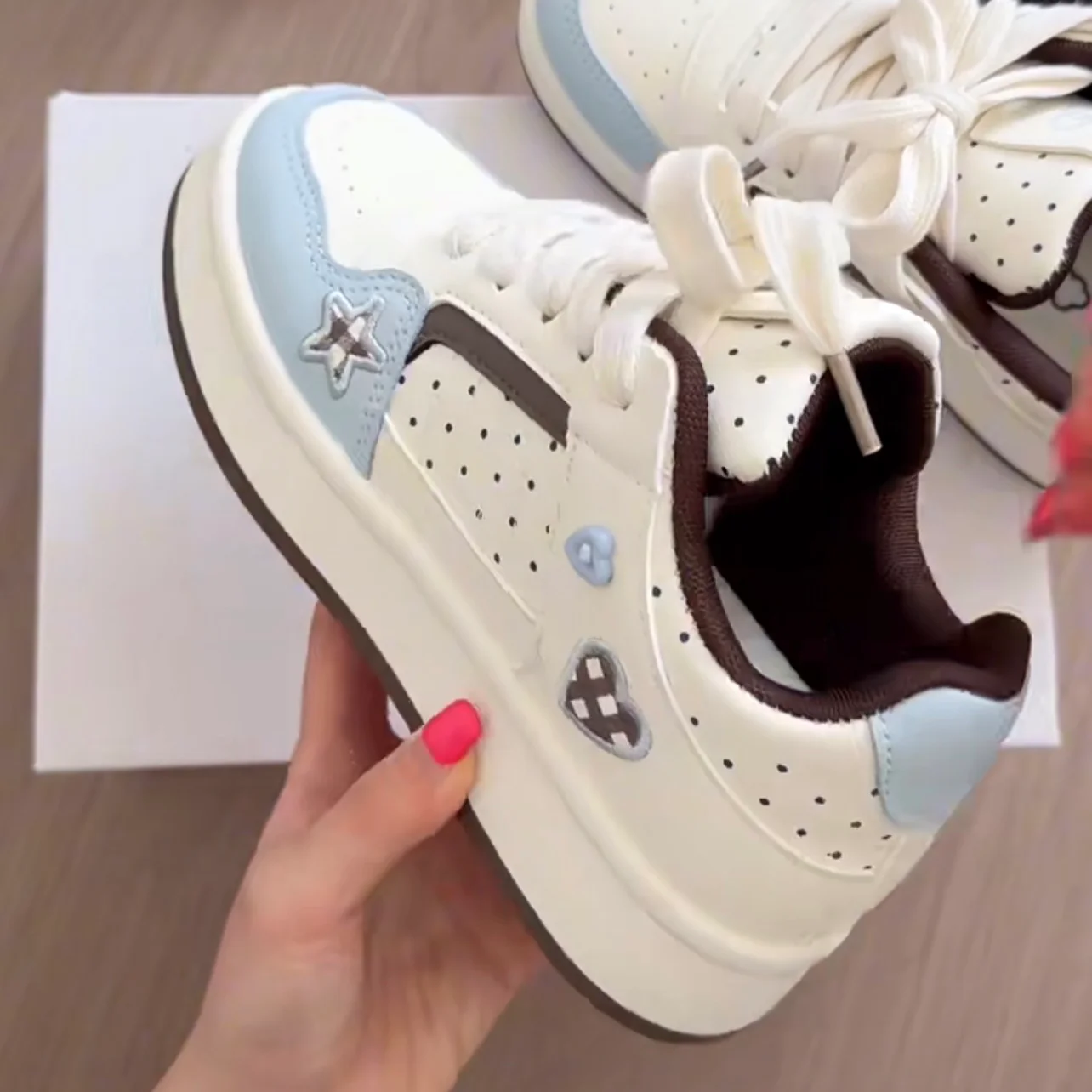 Breathable Sporty Women's White Sneakers Adorable Versatile Casual Board Shoes 2026 New Style Student Bread Shoes