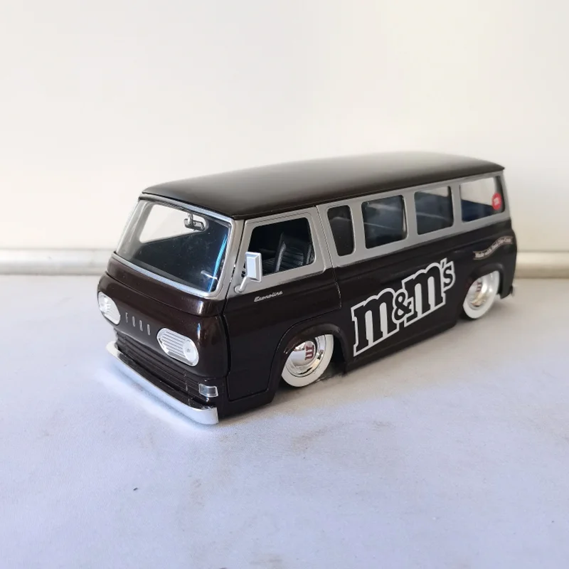 

Jada масштаб 1:24, сплав Ford M&M's 1965 Ford Econoline, литой под давлением антикварный автомобиль, миниатюрная игрушечная машина, автобус, имитационная модель, коллекционная