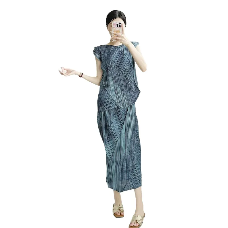 

Round Neck Sleeveless T-shirt Twill Print Half-body Dress Two-piece Set 2025 Summer Miyake Style Irregular Pleated Women's Suit