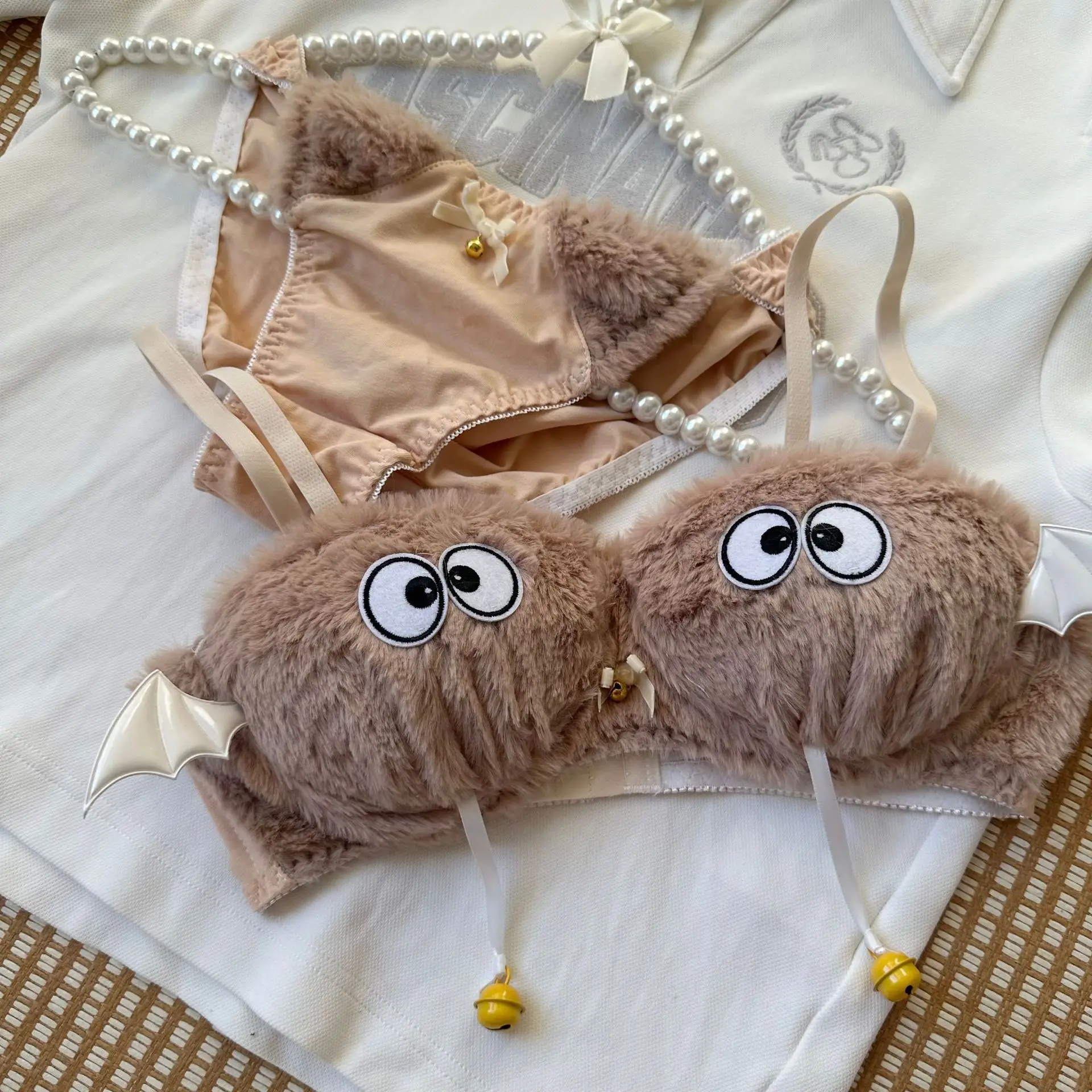 Teenage girl underwear big eyes bat quirky cute bra set with bells confortable women lingerie with panty suit