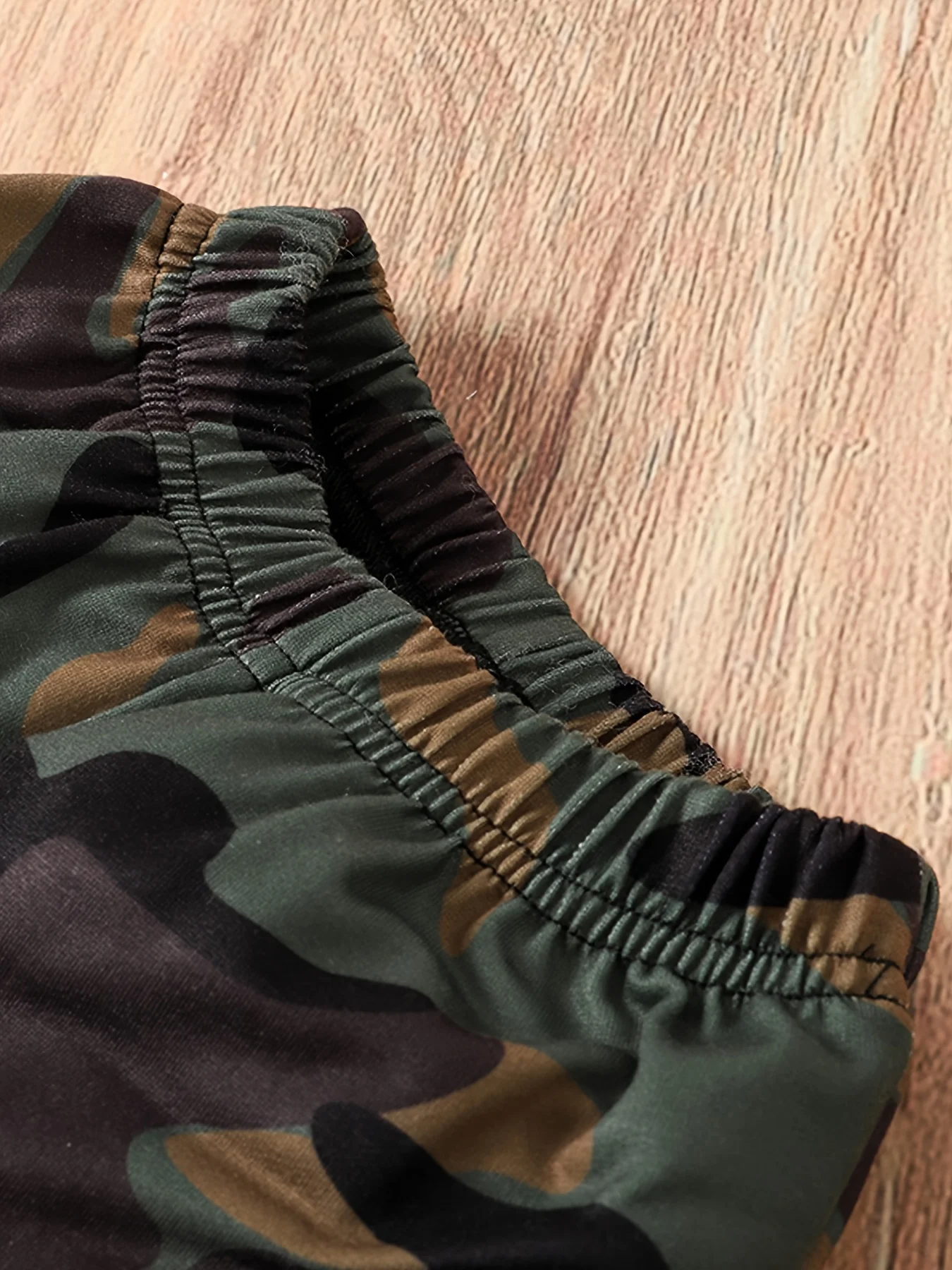 Frühlings-Herbst-Set für Jungen: Modisches Langarm-Rundhals-Oberteil und Camouflage-Hose, Schickes Zweiteiler-Outfit für Kleinkinder – Detail 7