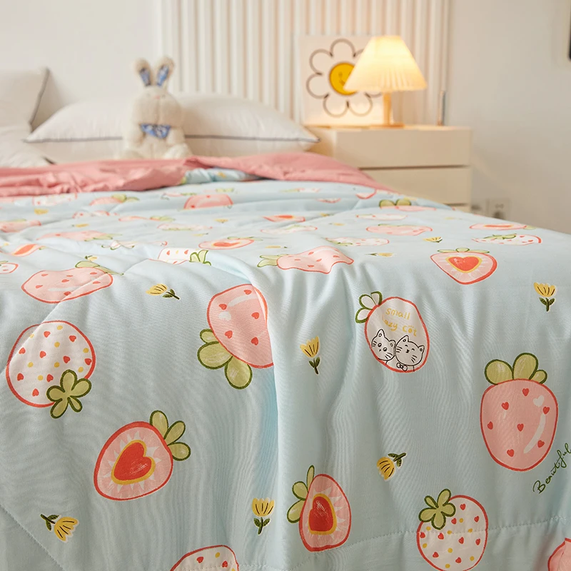 Strawberry Summer Quilt, Cute Fruits Pattern Air-Conditioning Quilt, Thin Washable Blanket Four Seasons Bedding Thin Comforter