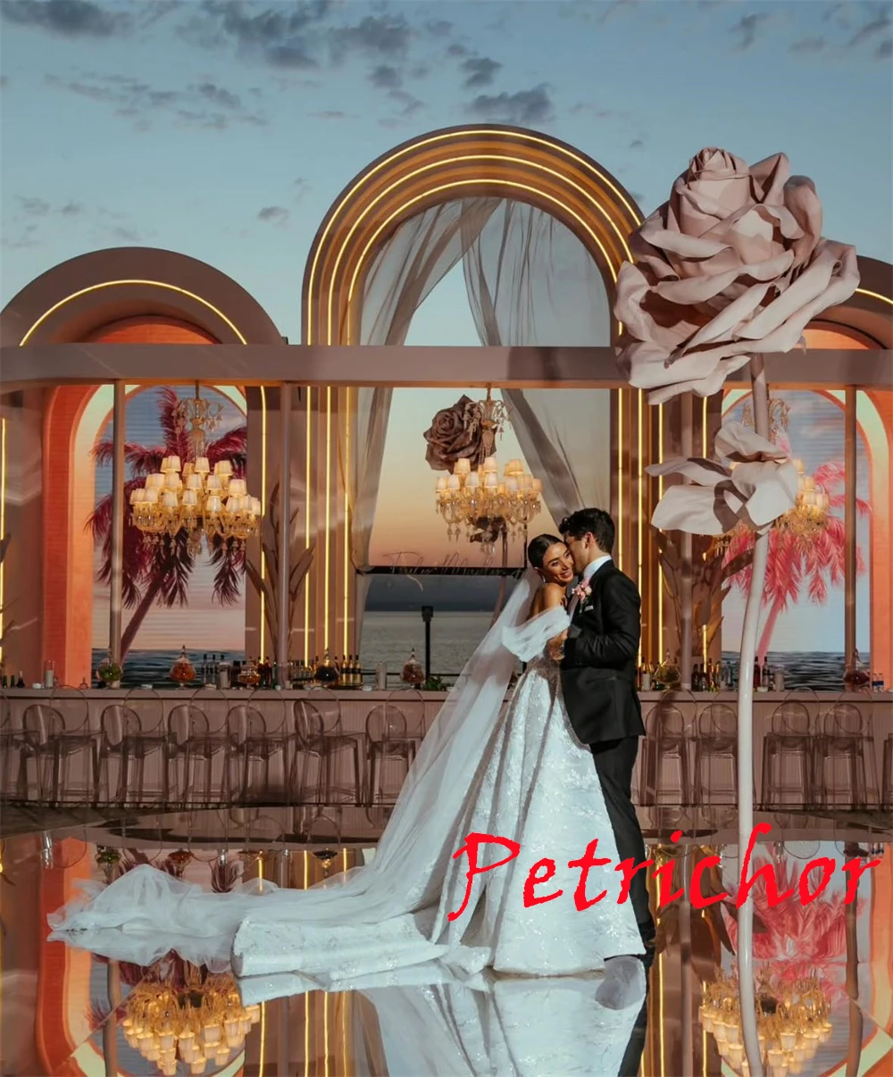 Customized White Organza Wedding Dress Temperament Strapless Off the Shoulder Bridal Gowns Chapel Train Open Back Dresses