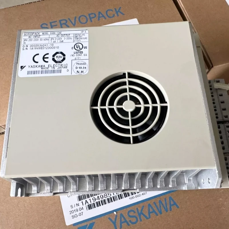 Yaskawa SGDH-10AE Servo Drive New In Box Expedited Delivery