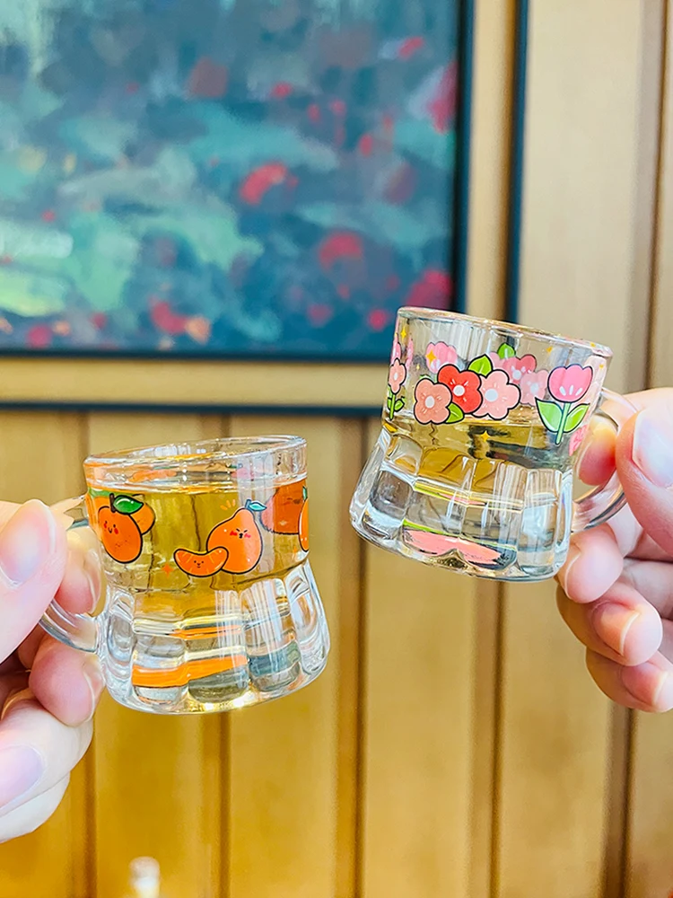 

Набор из 2 белых стаканов для алкоголя, стильные стеклянные стаканы для домашнего использования, маленькие рюмки для молодежи, подходят для крепких напитков и ликеров.