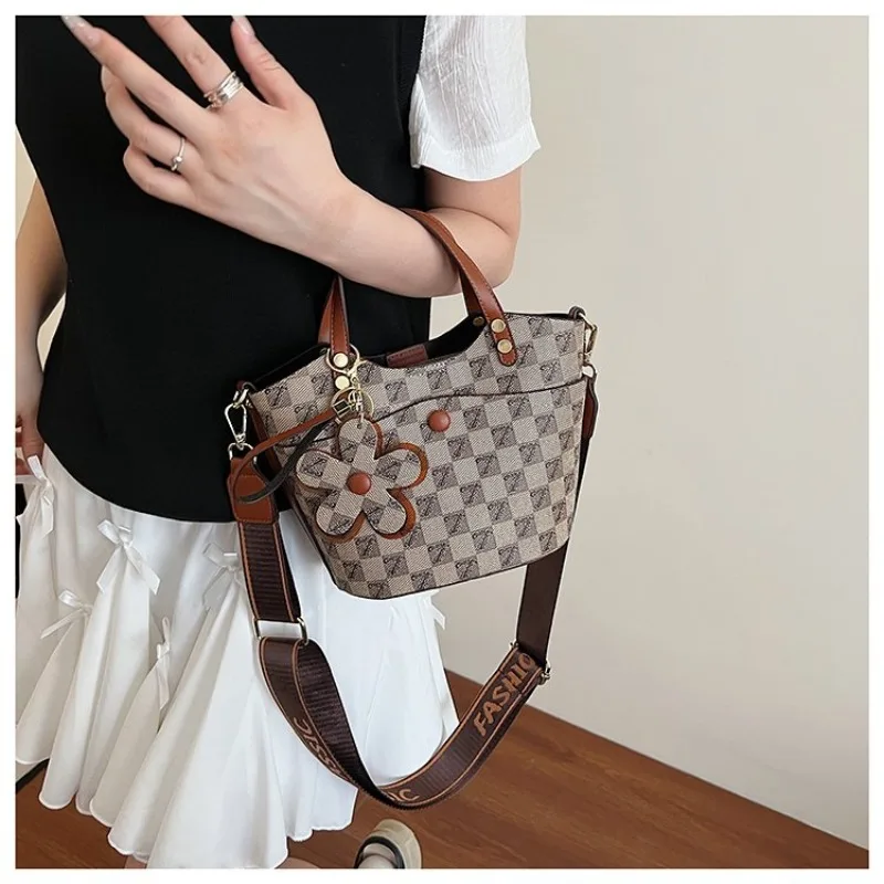Nuova borsa a secchiello stampata alla moda europea e americana per donna, borsa a tracolla con cestino per verdure a spalla singola, borsa retrò