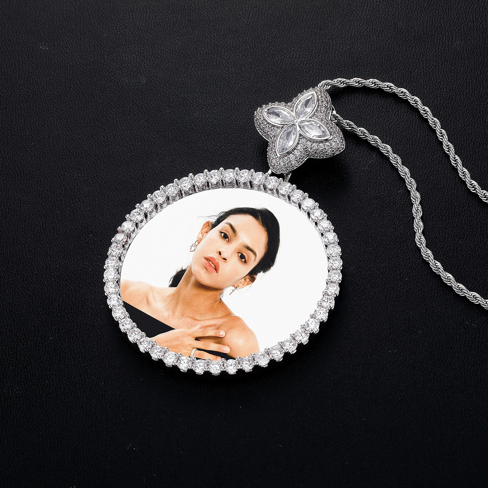 Custom Photo Pendant Necklace Four Leaf Clover Bail Iced Out Round Necklace Hip Hop Jewelry Personalized Memory Gift