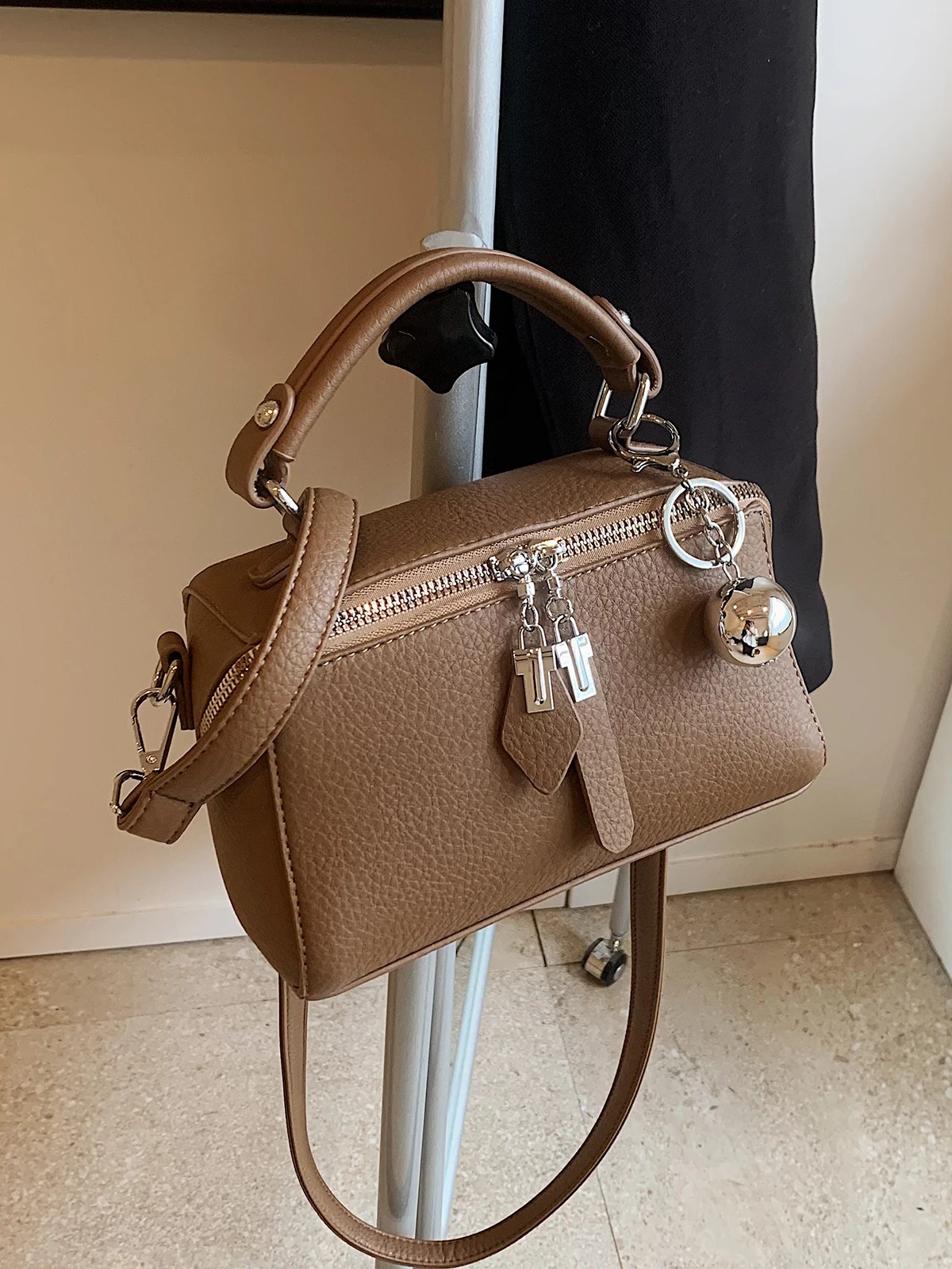 

Модная женская сумка-кроссбоди в стиле ретро, универсальная маленькая квадратная сумка для осени и зимы, современная нейтральная элегантная модель