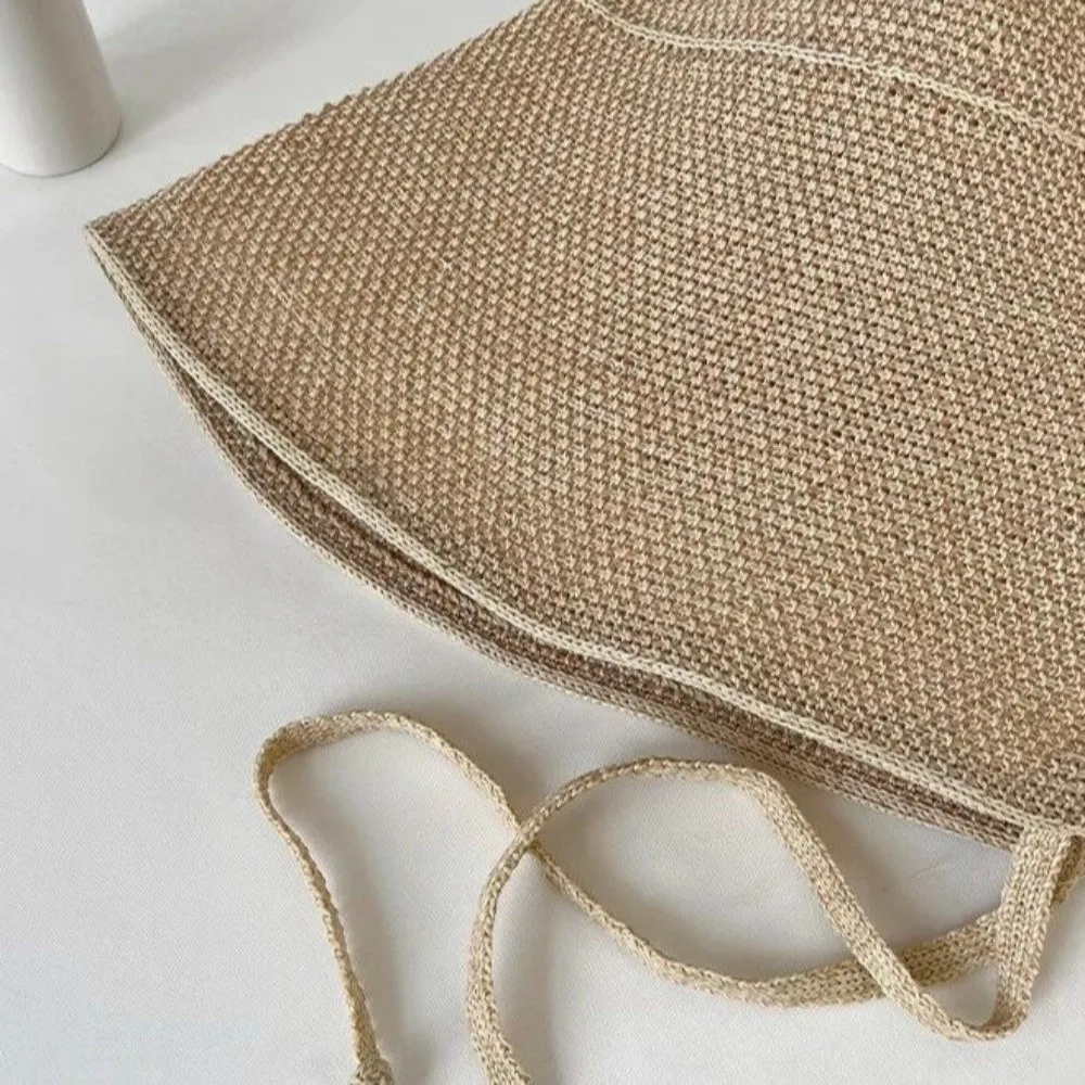 Big Wide Brim Linen Straw Bonnets Adjustable Straps Lace Up Closure Wide Brim Sun Hat Round Top Geometric Pattern