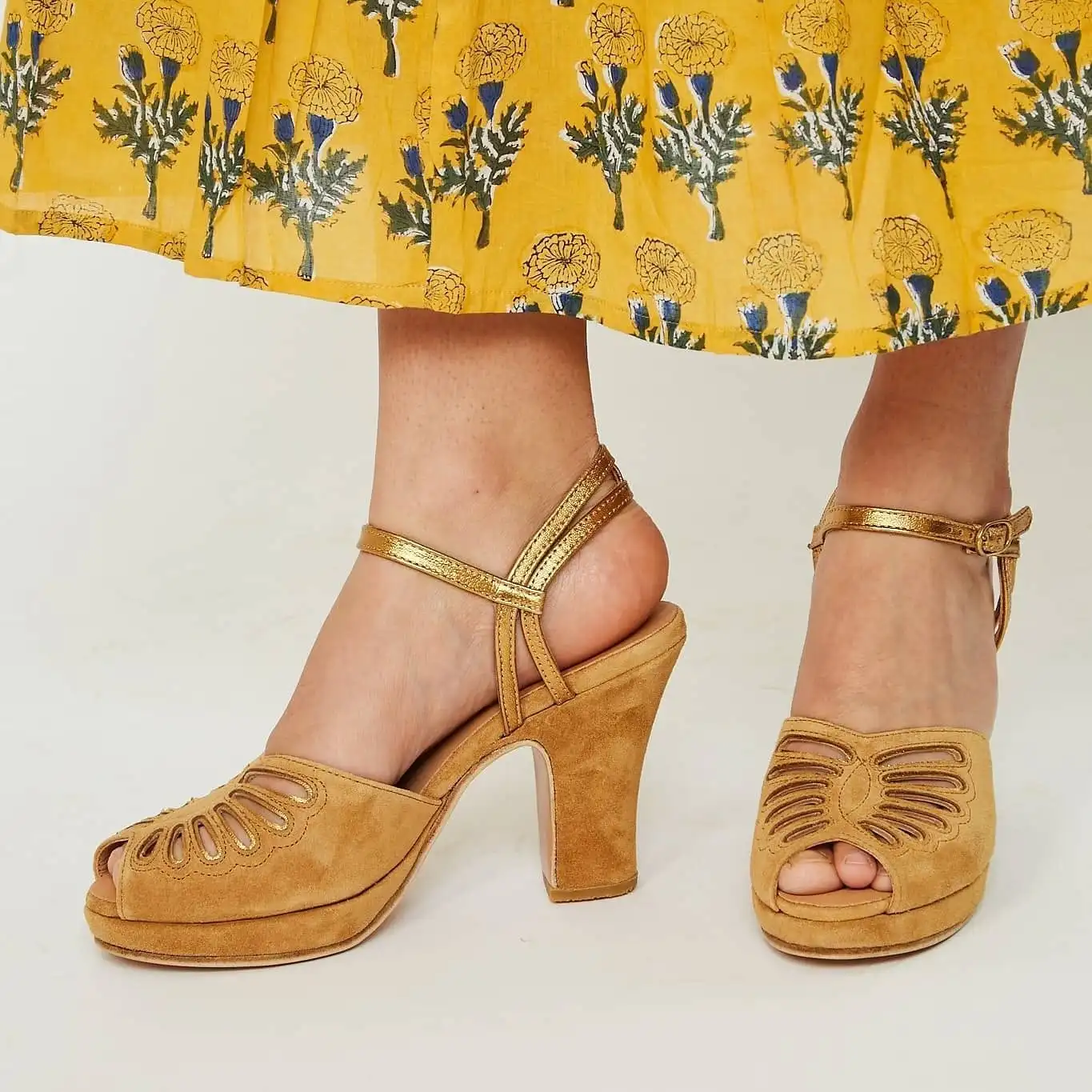 New Spring/Summer Women Suede Retro Openwork Platform Sandals Chunky Heel Peep Toe Ankle Double Strap Fashion Roman Sandals