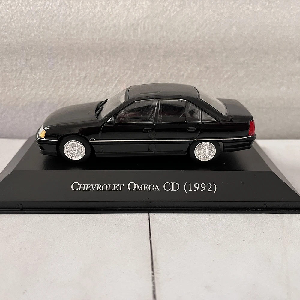 1/43 Scale Chevy Omega Cd 1992 Alloy Car Model Souvenir Collection Children's Hobby Die-cast Gift Exquisite Display Mild Rash