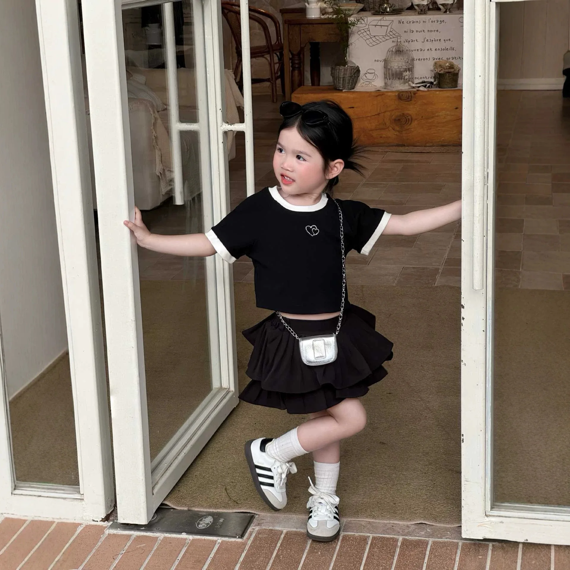 Girl Back Heart-shaped Hollow Black Short Heart-shaped Bright Diamond T-shirt 2026 Summer New Versatile T-shirt