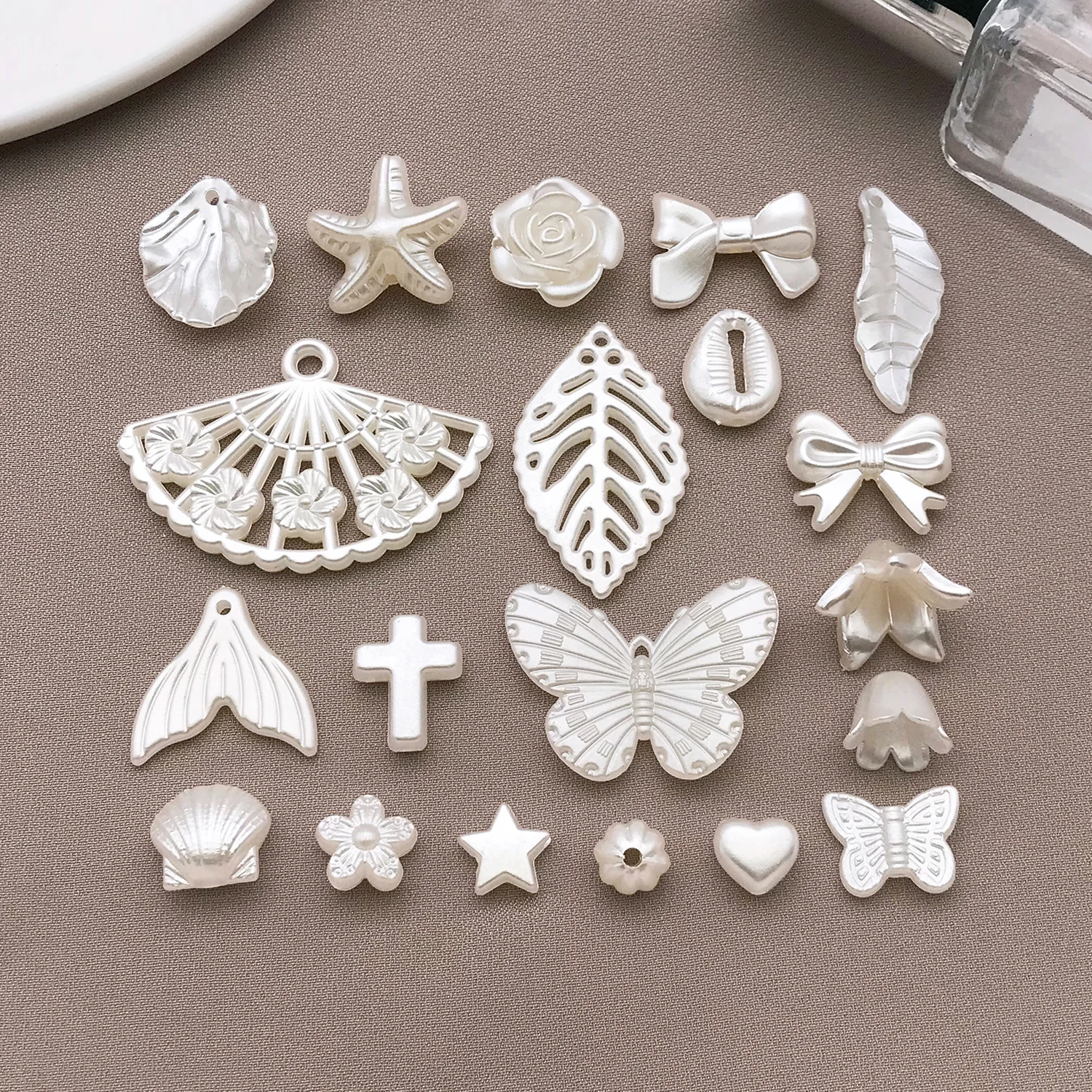 20pcs Acrylic Charms Pearl White Assorted Butterfly Flower Starfish Pendants For DIY Necklace Bracelet Jewelry Making Supplies