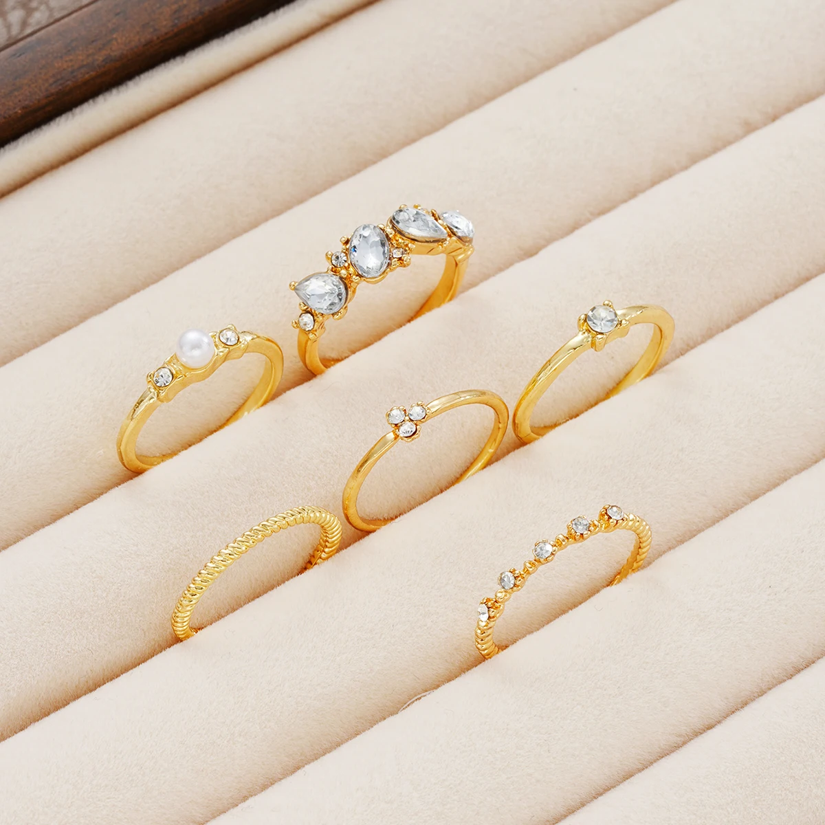 6Pcs Boho Gold Color Crystal Imitation Pearl Rings for Women Geometric Narrow Face Finger Rings Sets Fashion Daily Wear Jewelry