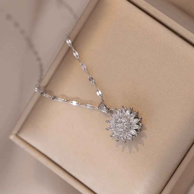 New Light Luxury Style Women\'s Necklace Rotatable Zircon Sunflower Sunflower Creative Pendant Necklace Holiday Birthday Gift