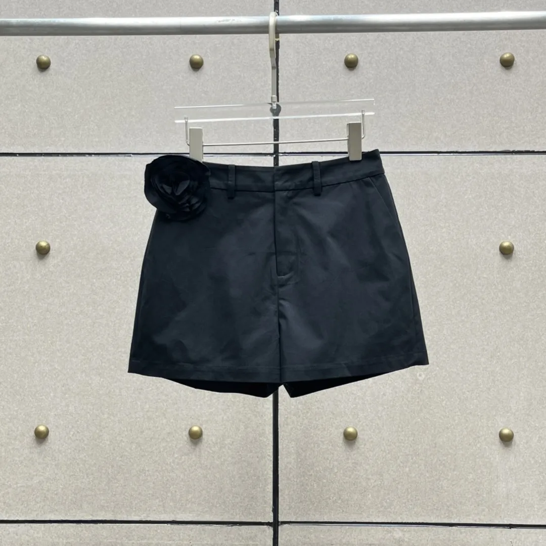 2025 New Arrival Y2K Style Ivory & Black High-Waisted Shorts with 3D Flower Embellishment - Trendy Casual & Office Wear Bottoms