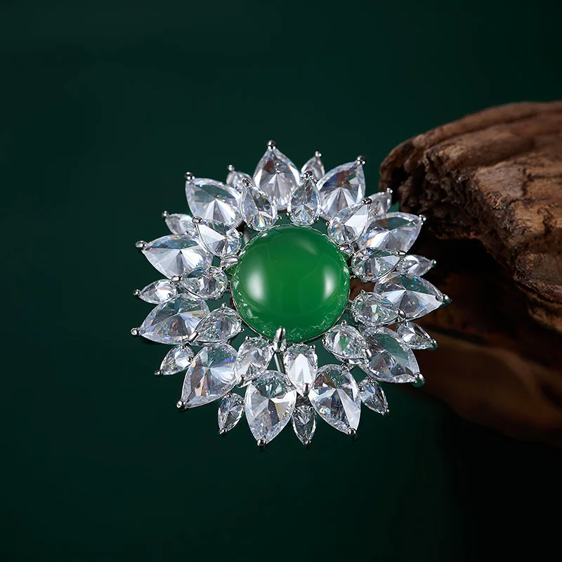 Chinese Style Auspicious Lucky Lotus Micro Paved Clear Zircon Brooch For Women Elegant Luxury Gold Tone Pin Apparel Jewelry Gift
