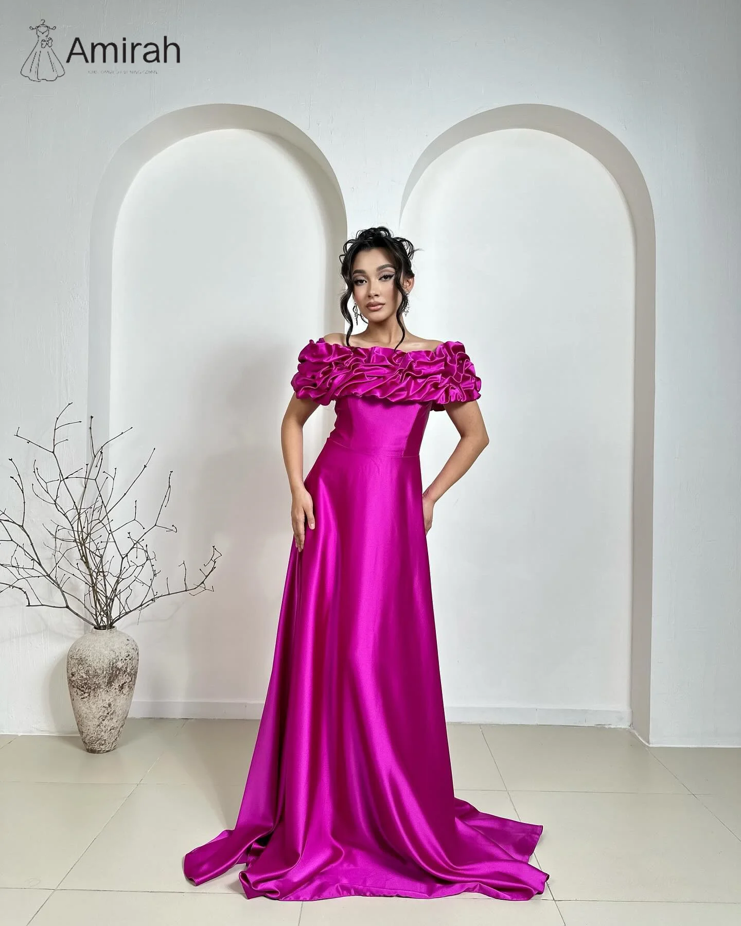 Amirah فساتين سهرة مصنوعة حسب الطلب على شكل حرف a من الساتان للمناسبات الخاصة فستان حفلات مطرز على الكتف مكشوف الأكتاف