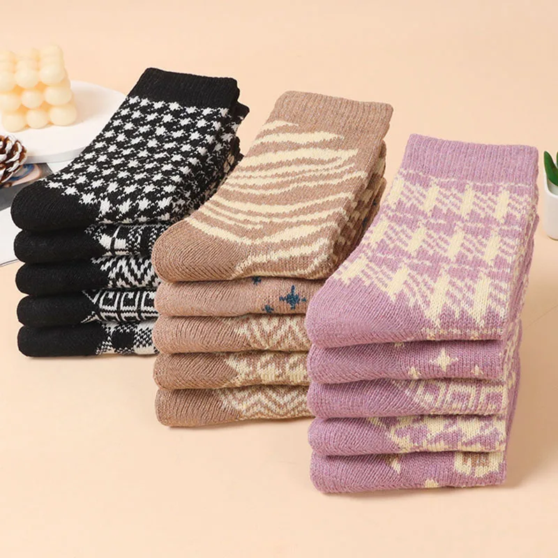 2023 Winter Women's Wool Socks Thickened And Velvet Warm And Comfortable Cold Resistant Sleep Cotton Socks 5 Pairs Wholesale