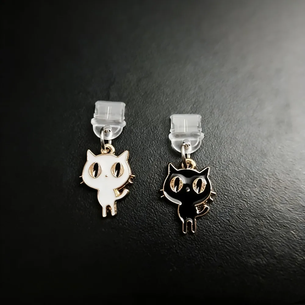 

Cat Shaped Graphic Mobile Phone Dust Plug For IPhone Type C Charging Port Dustproof Pendant Keychain Bag DIY Alloy Accessory