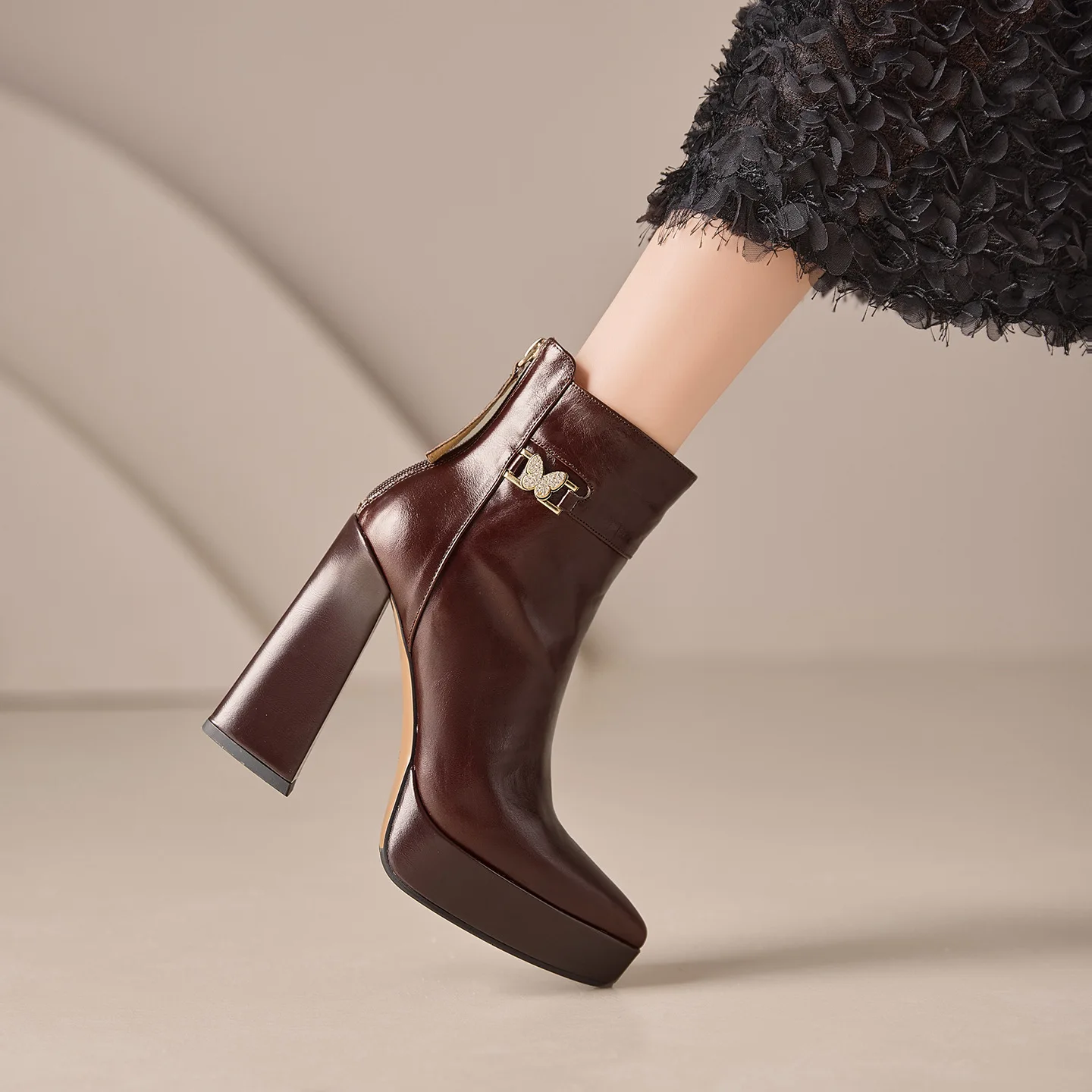 

Women's Leather Ankle Boots Gold Buckle Platform Chunky Heel Sleek Elegant Design for Casual Evening Autumn/winter Fashion Looks