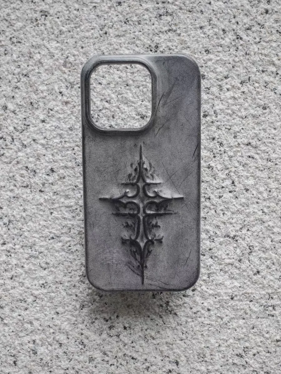 

Handmade fog wax leather cross-shaped three-dimensional sculpture phone case, in dark gothic style, suitable for iPhone.